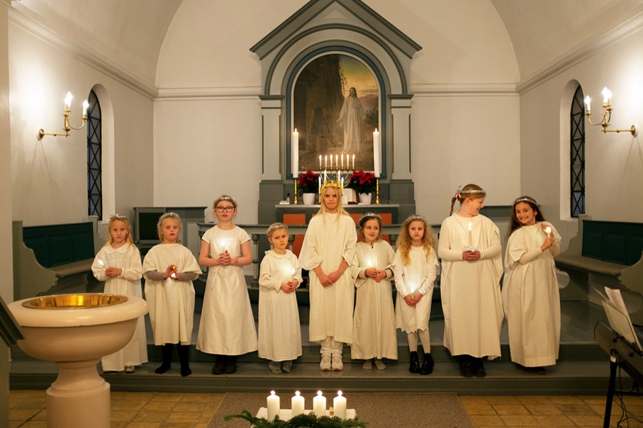 Luciafejring med børnekoret Klokkefrøerne